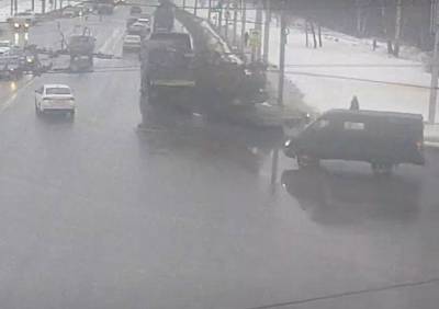 ДТП с опрокинувшимся в Рязани асфальтоукладчиком попало на видео