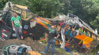 В Бразилии автобус попал в ужасную аварию: 18 жертв, десятки раненых – фото, видео