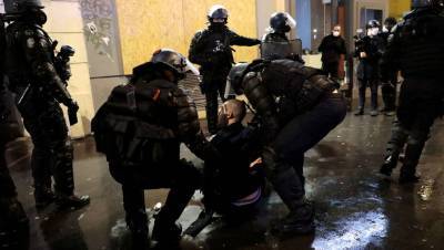 Суды в Москве арестовали 30 человек после незаконных акций 23 января