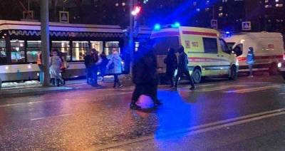 Трамваи задерживаются в проезде Дежнева из-за ДТП
