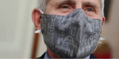 Две маски защитят от коронавируса лучше, – Энтони Фаучи