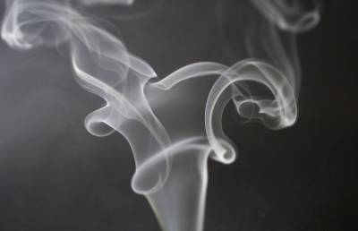 О привычке, которая опаснее курения, рассказал врач