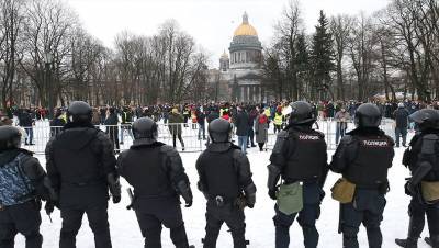 Вспышка COVID из-за митинга, аресты и новые пункты вакцинации: Петербург 25 января