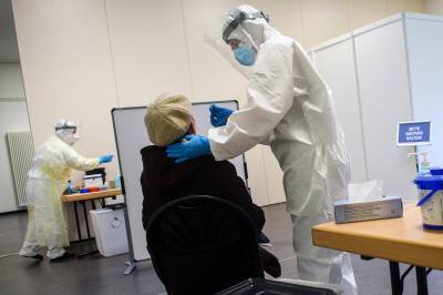 Переболевшая COVID-19 жительница Германии заразилась вирусом-мутантом