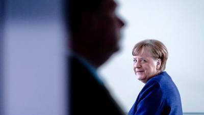 Меркель провела телефонный разговор с Байденом