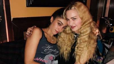 Дочь легендарной Мадонны из-за снимка в трусах вляпалась в грандиозный скандал: "Долго ждали этого..."