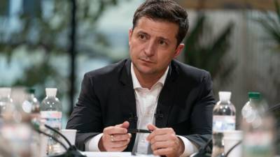 Зеленский попросил депутата покинуть партию из-за санкций США