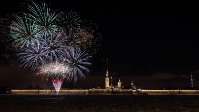 Небо Петербурга окрасят фейерверки в честь 77-й годовщины освобождения города