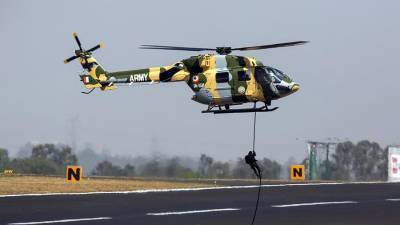 В Индии в результате аварийной посадки военного вертолета погиб пилот