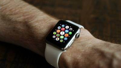 Новые часы от Samsung и Apple смогут измерять уровень сахара в крови