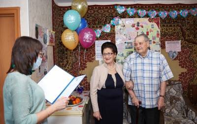 Семья Лызак из Южно-Сахалинска отметила 65 лет со дня свадьбы