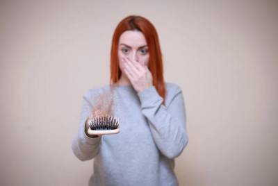 Российский эксперт: около 20% переболевших COVID-19 пациентов теряют волосы