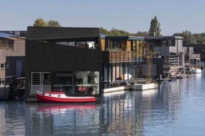 В Амстердаме построили «плавучий район» (ФОТО)