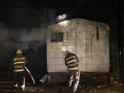 В Ленинском районе Астрахани при пожаре в бане пострадали люди