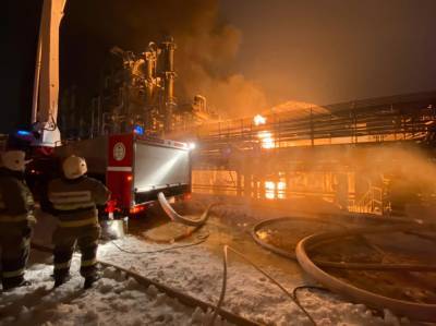 В Уфе потушен пожар на нефтеперерабатывающем заводе
