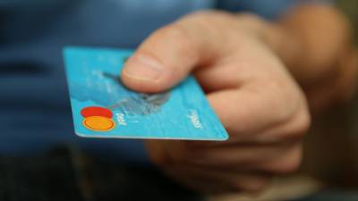 Финансист назвал распространенные ошибки владельцев банковских карт