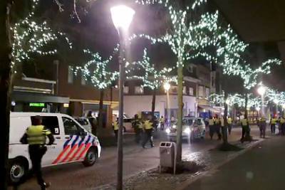 Более 150 человек задержали на антикарантинных протестах в Нидерландах