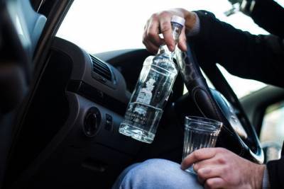 Пьяный житель Тверской области угнал автомобиль товарища и уехал на ней в кювет
