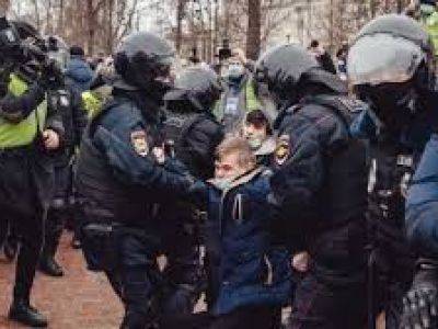 В полиции и спецприемниках Москвы не хватает места для арестованных за митинг 23 января