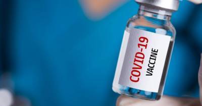 В США начали обновлять вакцины из-за штаммов коронавируса из Британии и Южной Африки