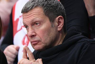 Соловьев назвал удар россиянки в живот на митинге «отталкиванием ногой»