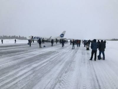Рейсы из аэропорта Нового Уренгоя задерживаются из-за непогоды