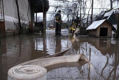 В Украине 269 населенных пунктов остались без света, в Ужгороде затопило дома