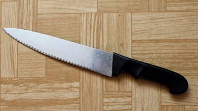Психически нездоровый подросток с ножом напал на девушку в Иркутске