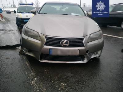 В Киеве похититель авто убегал от копов по замерзшему Днепру