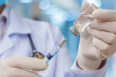 Шмыгаль заявил, что Украина до конца января получит вакцину от COVID-19