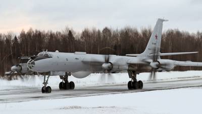 Российские боевые самолеты пролетели над двумя морями
