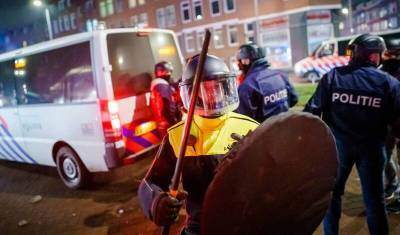 Жители Нидерландов массово протестуют против комендантского часа