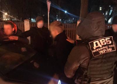 На Черниговщине двое полицейских торговли наркотиками