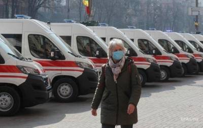 В Киеве от COVID излечили почти половину пациентов