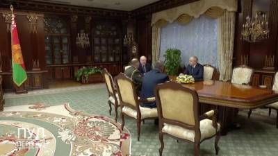 Лукашенко заявил о попытка "шатать и раскачивать" Белоруссию