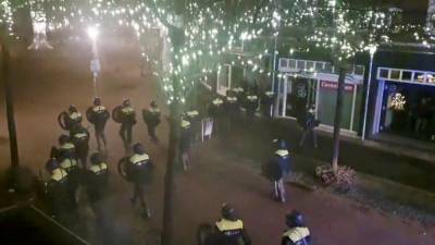 В Нидерландах третья ночь беспорядков из-за комендантского часа