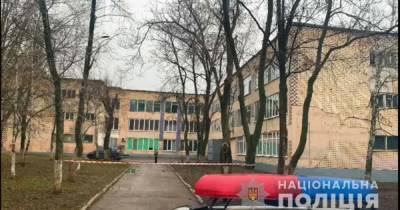 Эвакуировали более тысячи человек: в Одессе в школе ищут взрывчатку (фото)