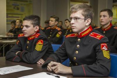 Суворовцы отметили 320-летие образования Навигатской школы в Москве