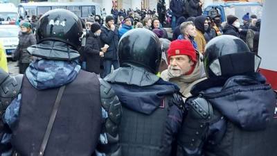 Полиция задержала двоих участников несогласованного митинга в Москве