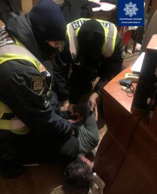 В Лисичанске полиция задержала злоумышленника, который нанес мужчине ножевое ранение
