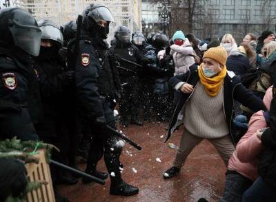 Песков назвал беспрецедентным уровень насилия на акциях 23 января