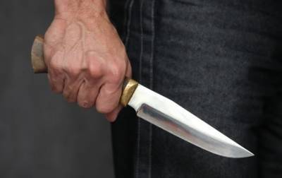 В киевской больнице мужчину ранили ножом