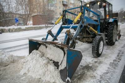 В Екатеринбурге продолжат эвакуировать автомобили, мешающие уборке снега