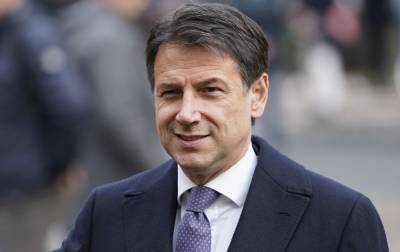 Премьер Италии уходит в отставку. Конте отправился к президенту с заявлением