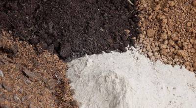 Как сделать покупной универсальный грунт пригодным для посева рассады: почвоулучшители и добавки для грунта