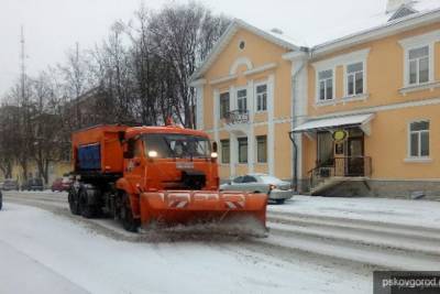 За полмесяца из Пскова вывезли 5 тысяч кубометров снега