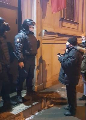 Депутат Петербурга рассказал, что увидел в отделах полиции, вытаскивая задержанных на митинге