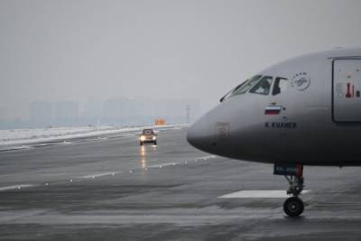 В Петербурге пилота садящегося самолёта ослепили лазером