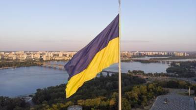 В Киеве из-за ухудшения погодных условий приспустят главный флаг страны