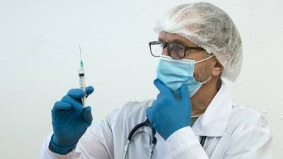 Иран зарегистрировал российскую вакцину от коронавируса "Спутник V"